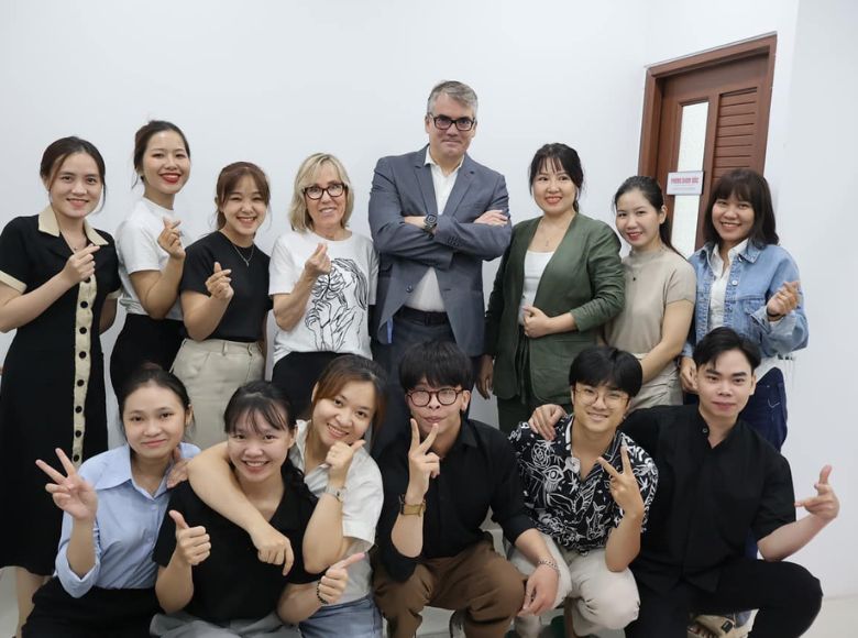 Công Ty Song Cát Vinh Dự Chào Đón Ông Mauricio Sanchis - Ceo Larimide Spain Và Thạc Sĩ Bác Sĩ Leticia Sanus Ghé Thăm Văn Phòng