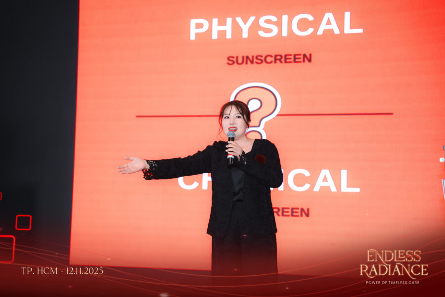 Dược sĩ Đỗ Quyên - giám đốc chuyên môn Song Cát với phần chia sẻ về tính thực tế của bộ đôi chống nắng Eterrite Dual Protect Force