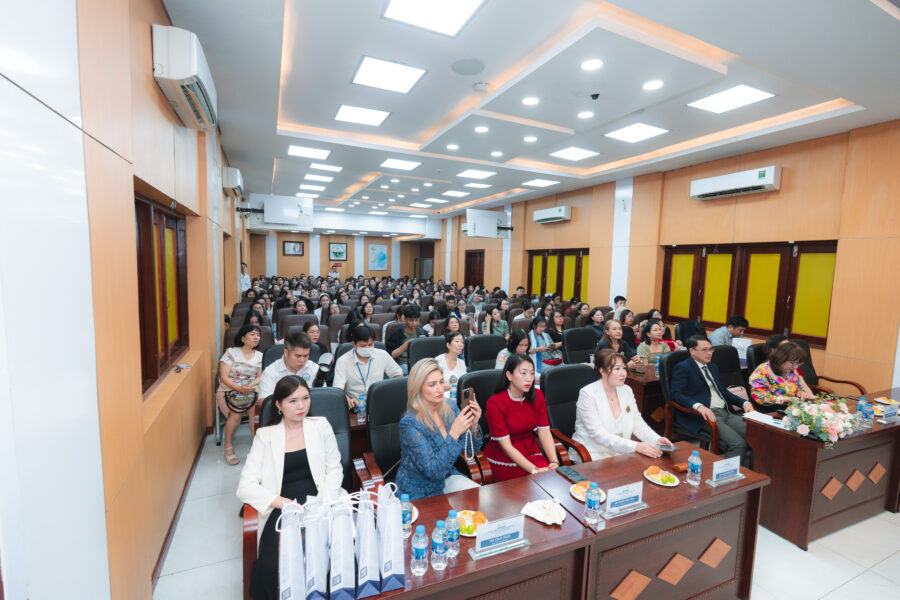 Hội thảo quy tụ sự tham dự của hơn 200 quý Bác sĩ và các Chuyên gia Da Liễu