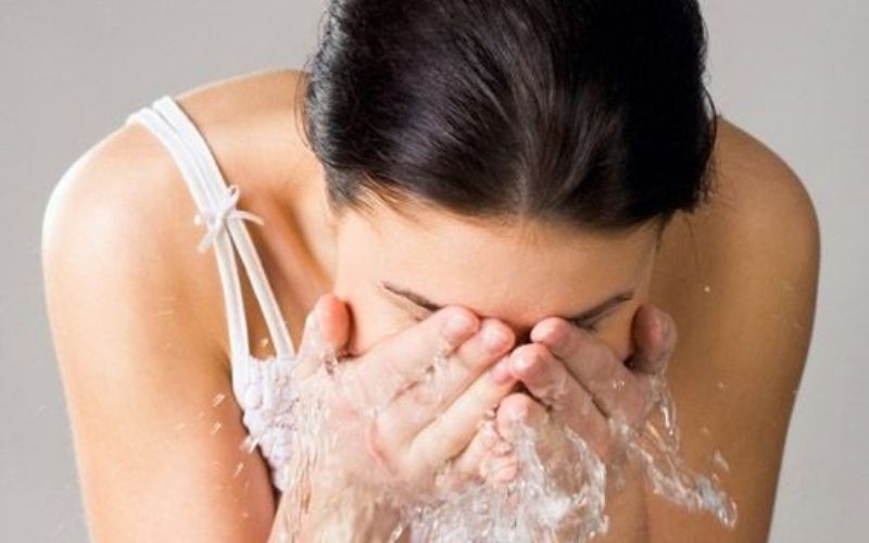 Làm sạch là bước skincare đầu tiên và quan trọng nhất