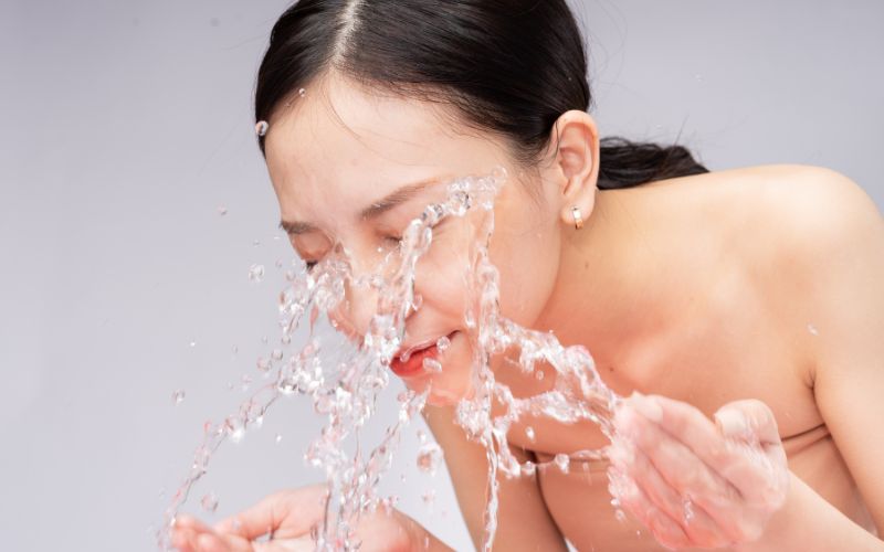 Lượng dùng và thời gian hợp lý sẽ giúp da mặt sạch mà không bị khô