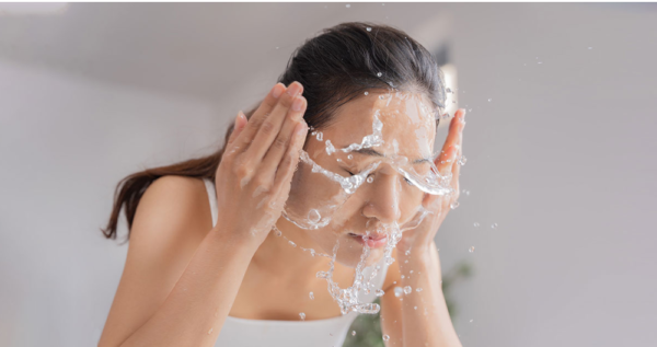 Vì sao làm sạch đúng cách quyết định khả năng giữ ẩm của làn da?